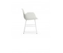 Minimalistyczny fotel na metalowych nogach - FORM ARMCHAIR od Normann Copenhagen - sześć kolorów
