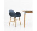 Minimalistyczny fotel na dębowych nogach - FORM ARMCHAIR od Normann Copenhagen - sześć kolorów
