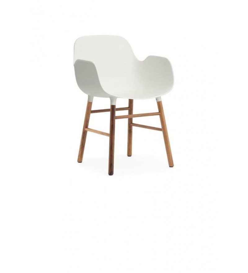Fotel na orzechowych nogach FORM ARMCHAIR Normann Copenhagen - kilka kolor&oacute;w