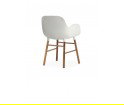 Minimalistyczny fotel na orzechowych nogach - FORM ARMCHAIR - od Normann Copenhagen