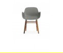 Minimalistyczny fotel na orzechowych nogach - FORM ARMCHAIR - od Normann Copenhagen