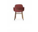 Minimalistyczny fotel na orzechowych nogach - FORM ARMCHAIR - od Normann Copenhagen