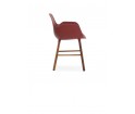 Minimalistyczny fotel na orzechowych nogach - FORM ARMCHAIR - od Normann Copenhagen
