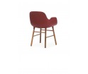 Minimalistyczny fotel na orzechowych nogach - FORM ARMCHAIR - od Normann Copenhagen