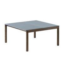 Stolik kawowy Couple Muuto - 1 gładki i 1 falisty kafel blatu light blue / podstawa ciemny dąb