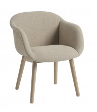Fotel tapicerowany na drewnianej podstawie Fiber Soft Armchair Wood Base Muuto - tkanina Ecriture 240/ dębowa podstawa