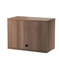 Szafka modułowa z drzwiami uchylnymi String Furniture- system String®, rozm. 58/42/30, orzech włoski