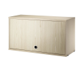 Szafka modułowa z drzwiami uchylnymi String Furniture- system String®, rozm. 78/42/30, jesion