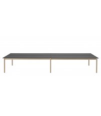 Stół biurowy Linear System Table Muuto - 110cm x 480cm, konfiguracja 2, czarny blat z nanolaminatu/ABS, dębowa podstawa