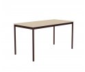 Stół BASE TABLE 140 x 70 cm MUUTO - lakierowany dębowy fornir/sklejka, brązowoczerwone nogi